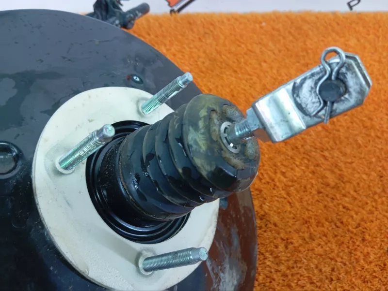 Вакуумный усилитель тормозов