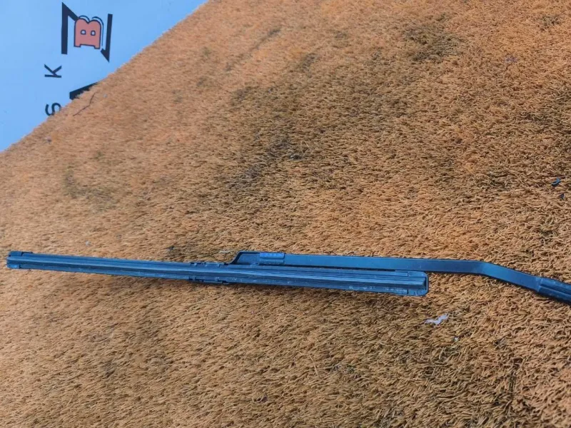 Поводок стеклоочистителя лобового стекла