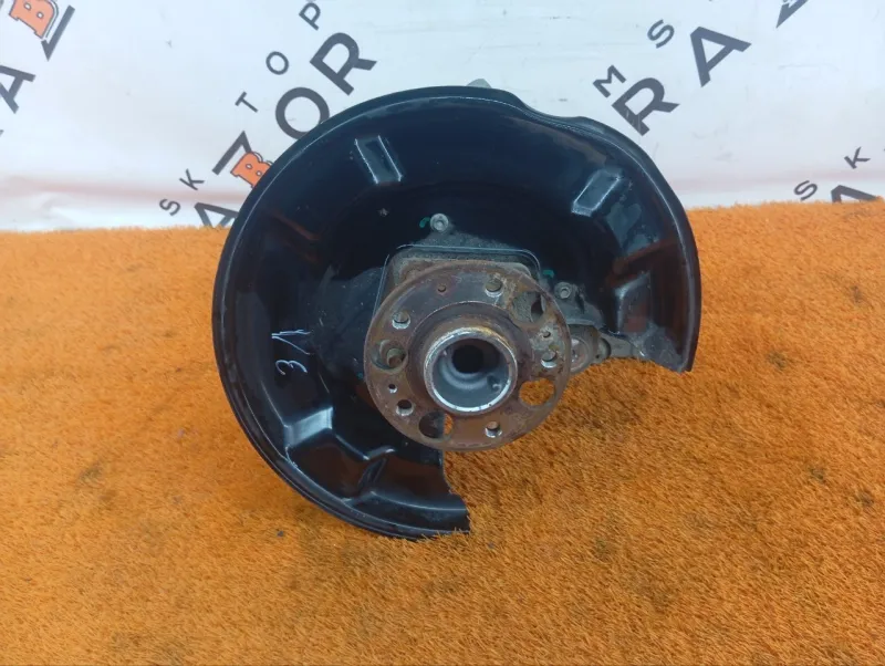 Кулак поворотный