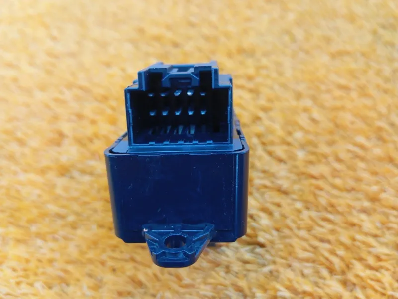 Кнопка стеклоподъемника