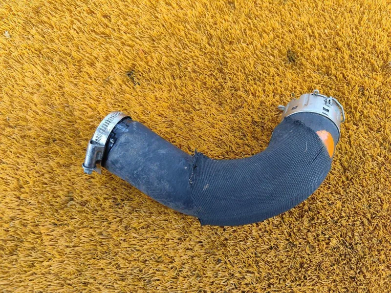 Патрубок интеркулера