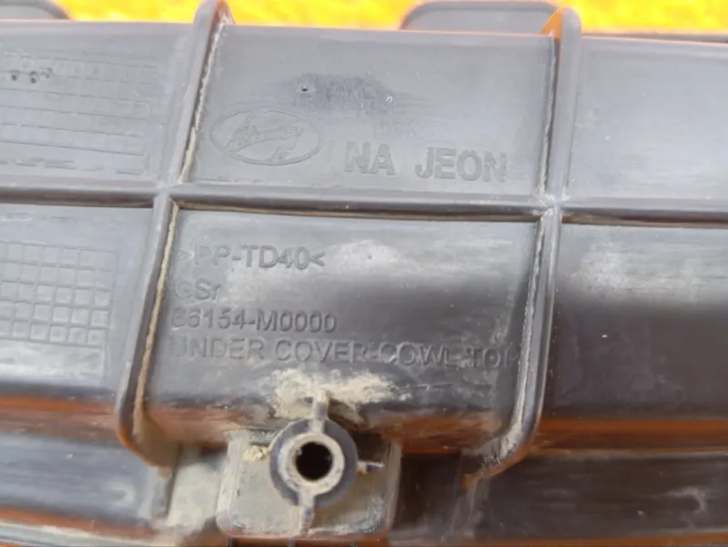 Решетка под лобовое стекло