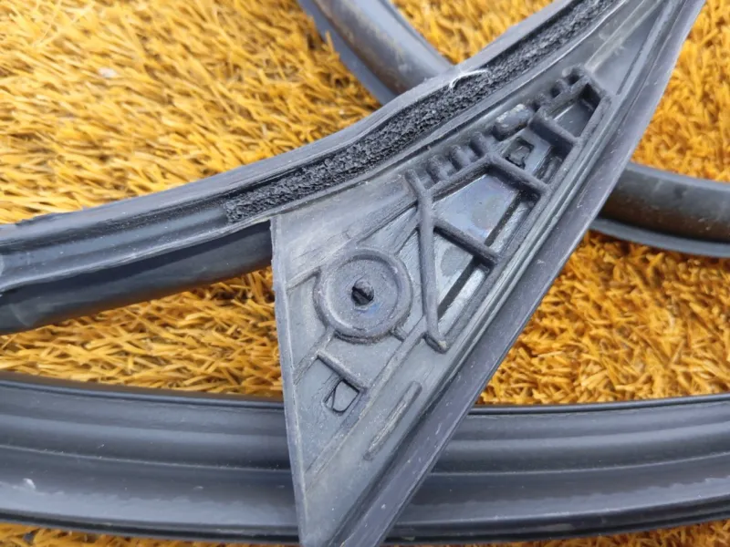 Уплотнитель двери