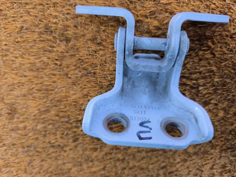 Петля двери