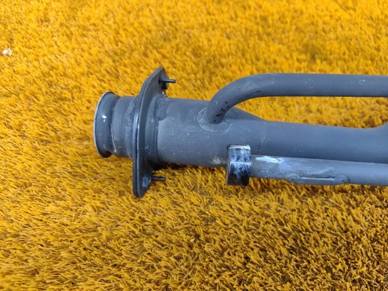 Горловина топливного бака