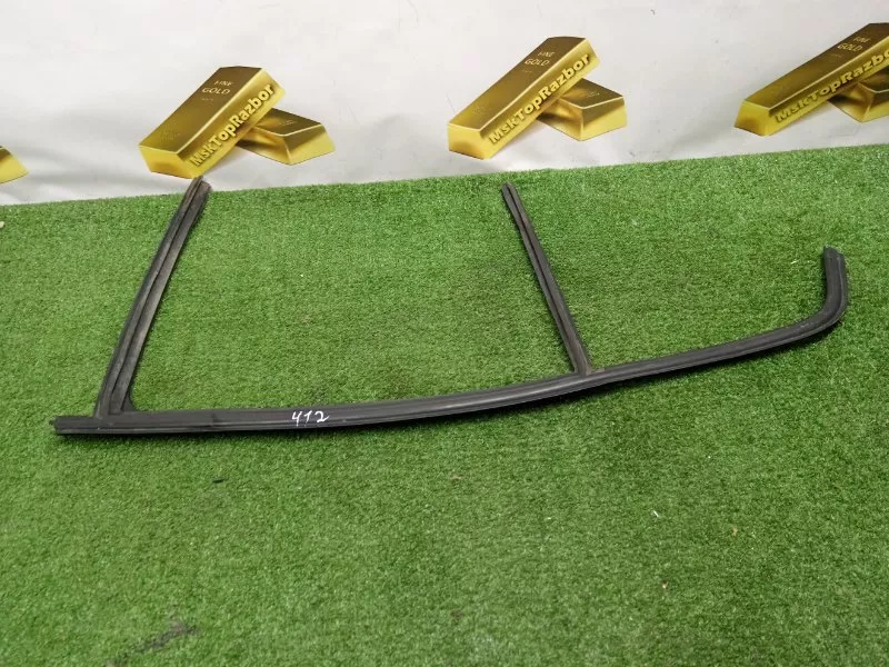 Уплотнитель стекла двери