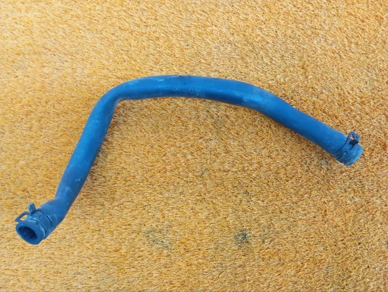 Патрубок радиатора