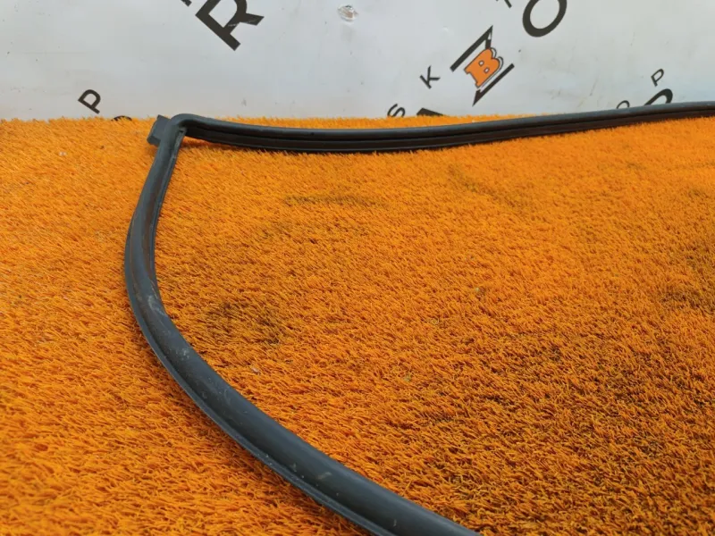 Уплотнитель двери