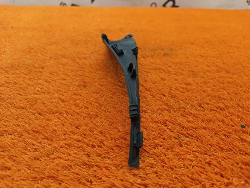 Накладка петли капота