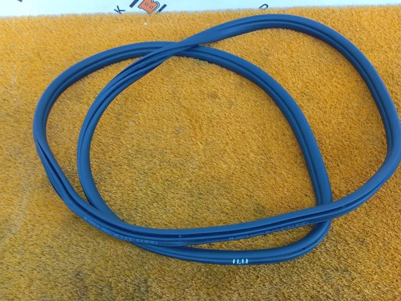 Уплотнитель проема двери