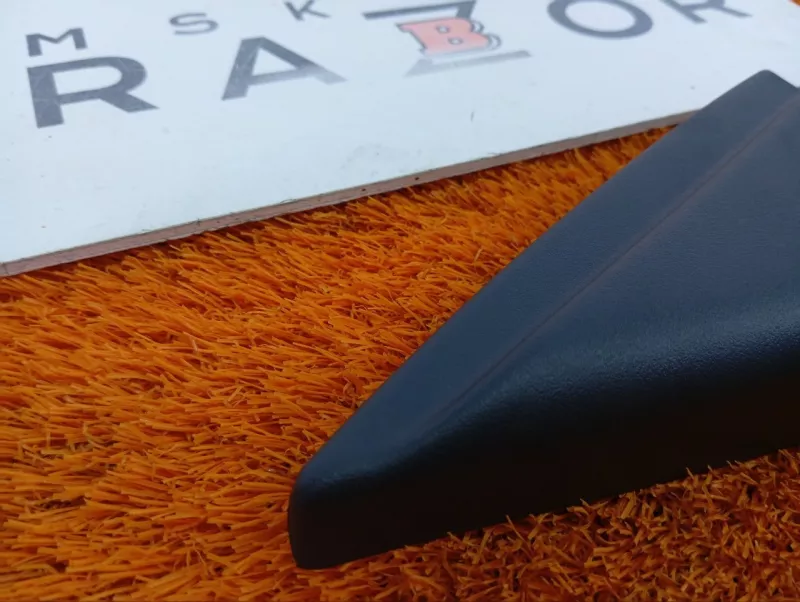 Уголок двери