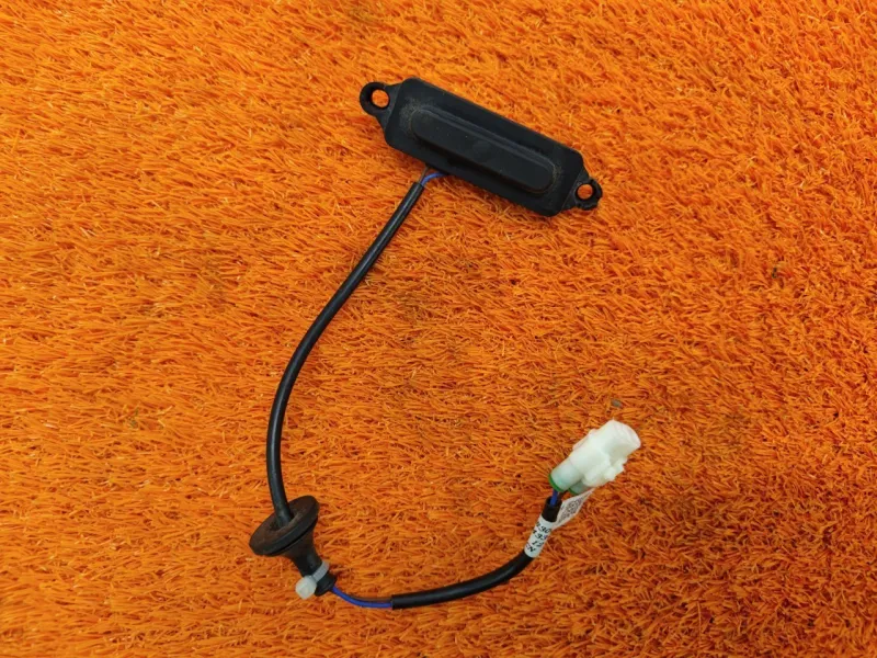 Кнопка багажника