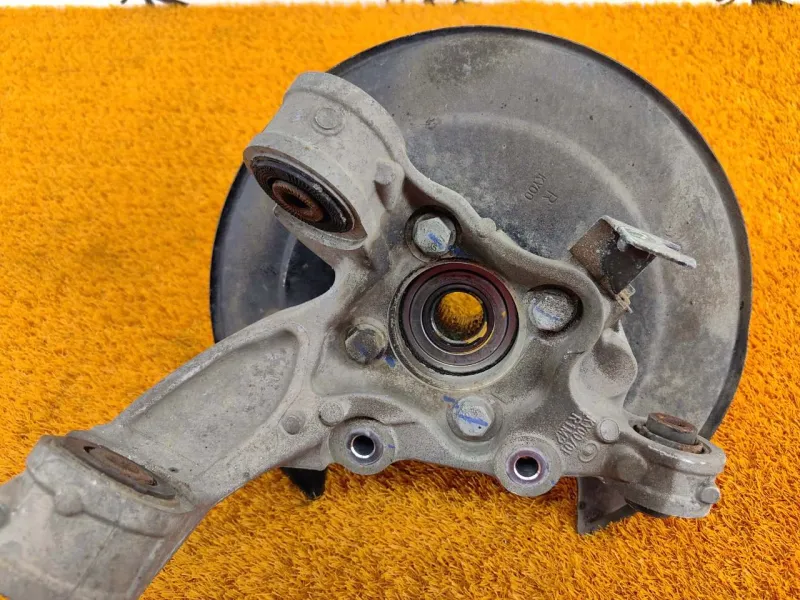 Кулак поворотный