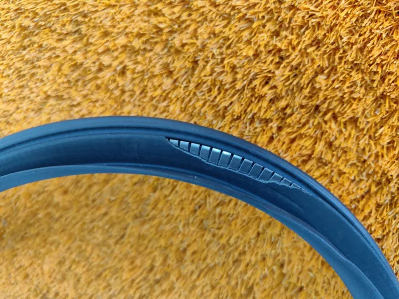 Уплотнитель проема двери