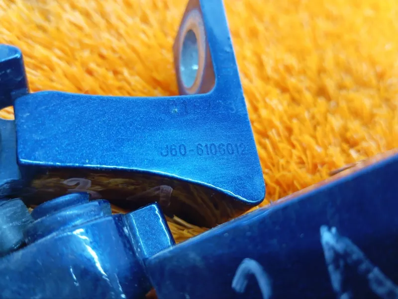 Петля двери