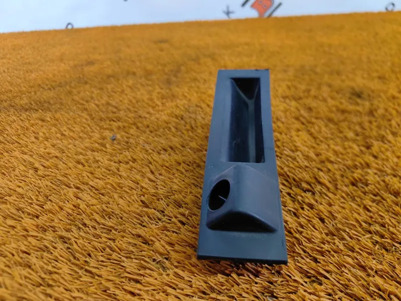 Кнопка открывания багажника