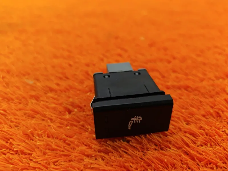 Кнопка обогрева сидений