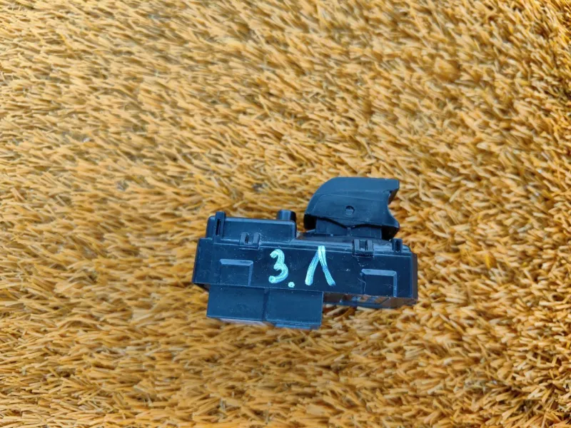 Кнопка стеклоподъемника Changan UNI-V 2023 3746070CN02, задняя левая