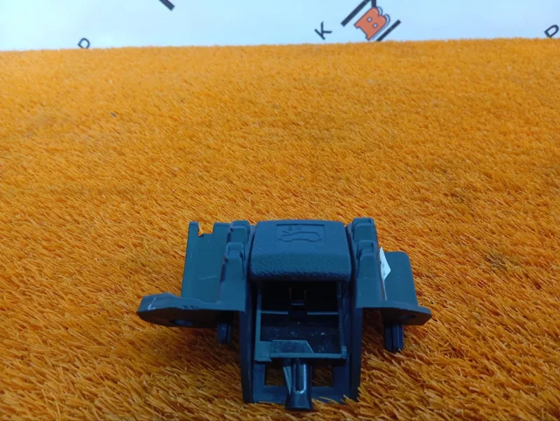 Ручка открывания капота