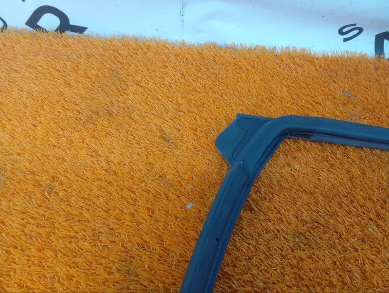 Уплотнитель двери