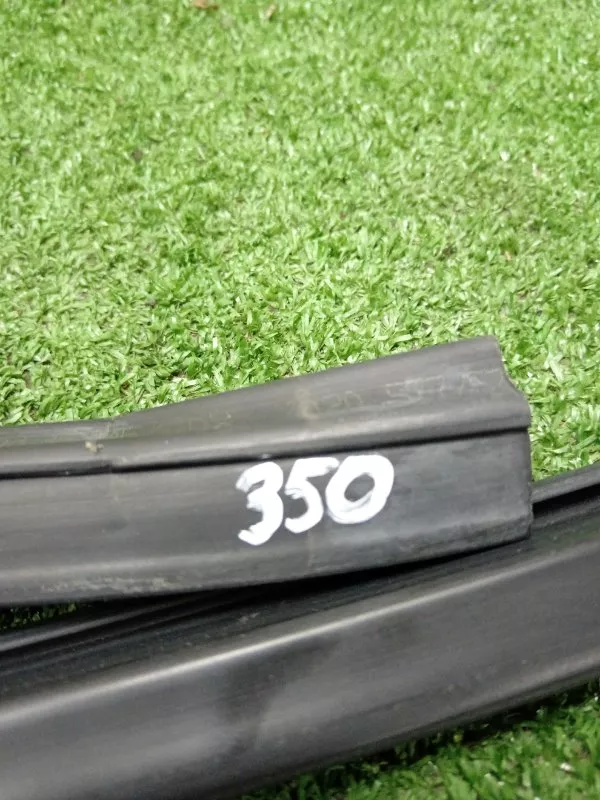 Уплотнитель стекла двери