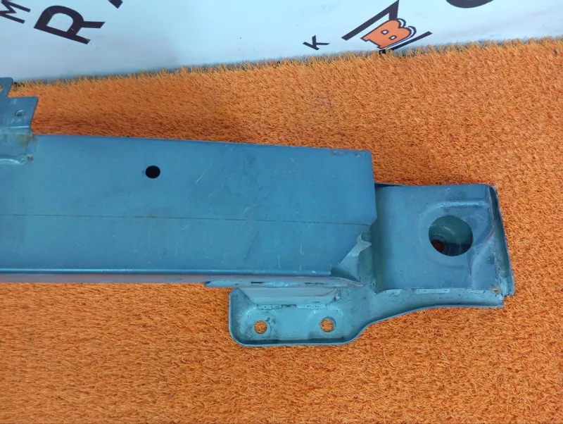 Усилитель бампера