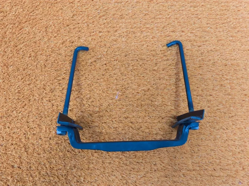 Крепление аккумулятора