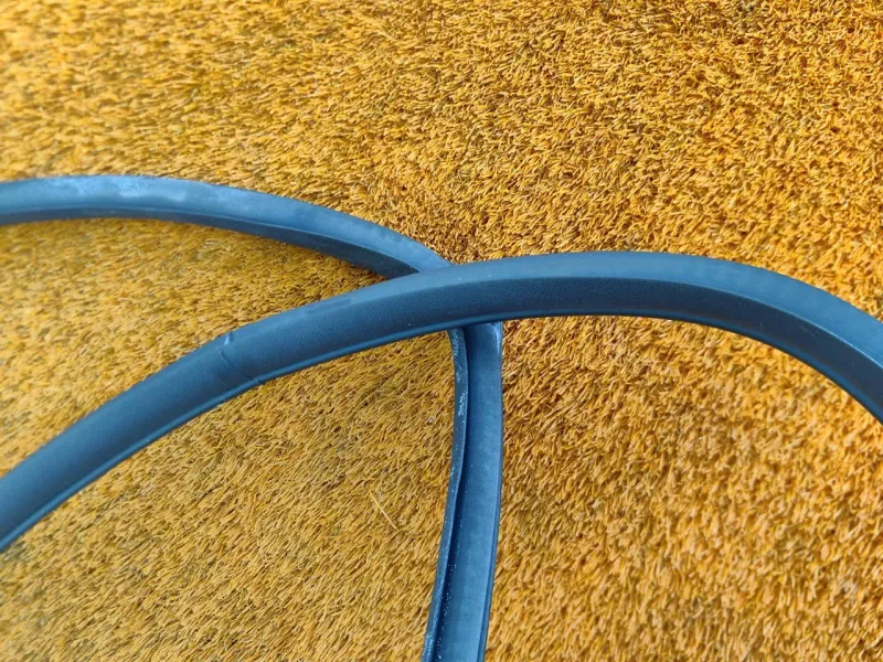 Уплотнитель проема двери