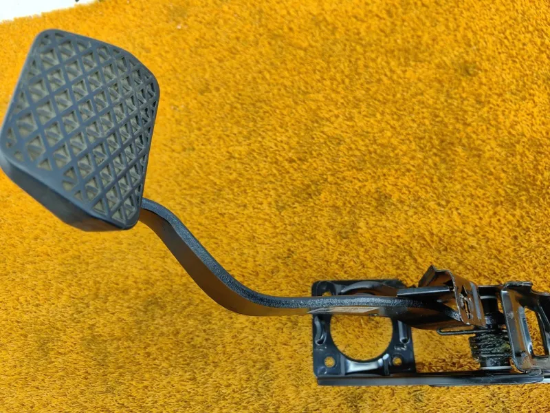 Педаль тормоза