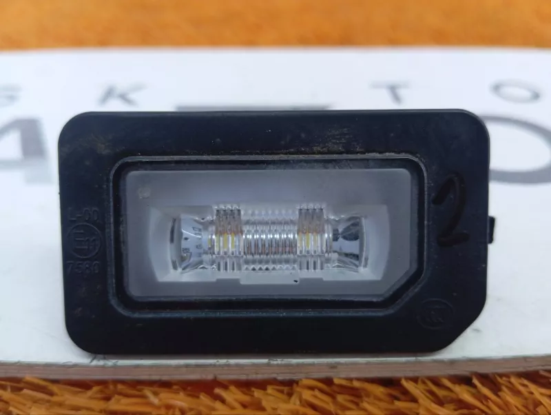 Фонарь подсветки номера