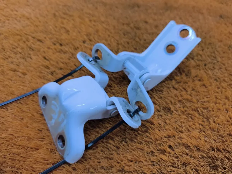 Петля двери