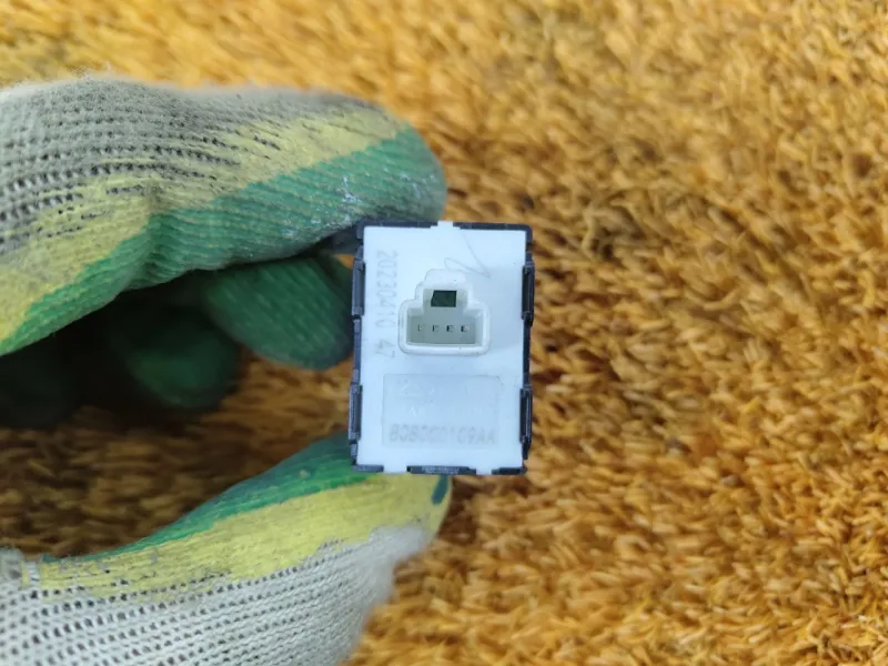 Кнопка стеклоподъемника