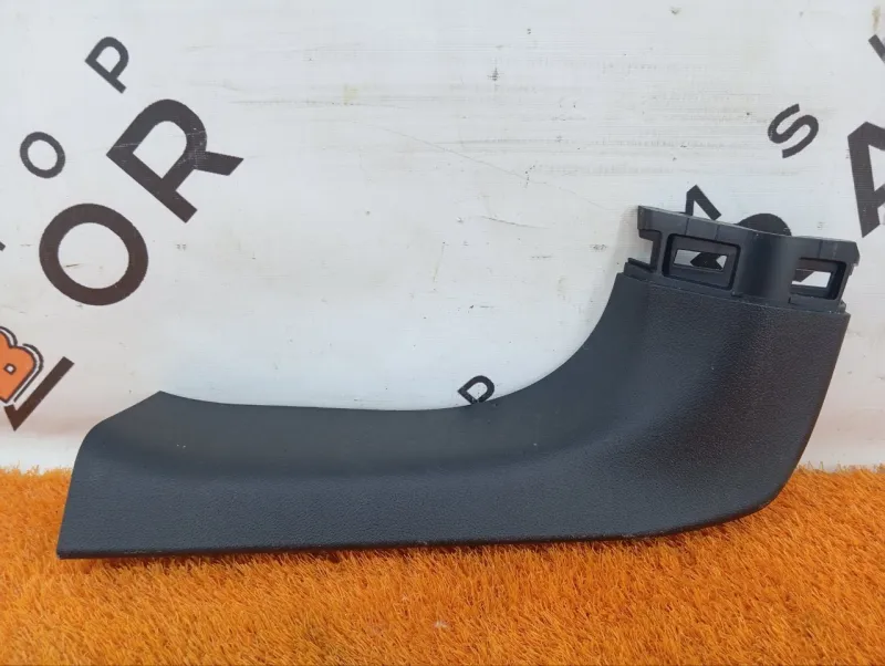 Обшивка крышки багажника