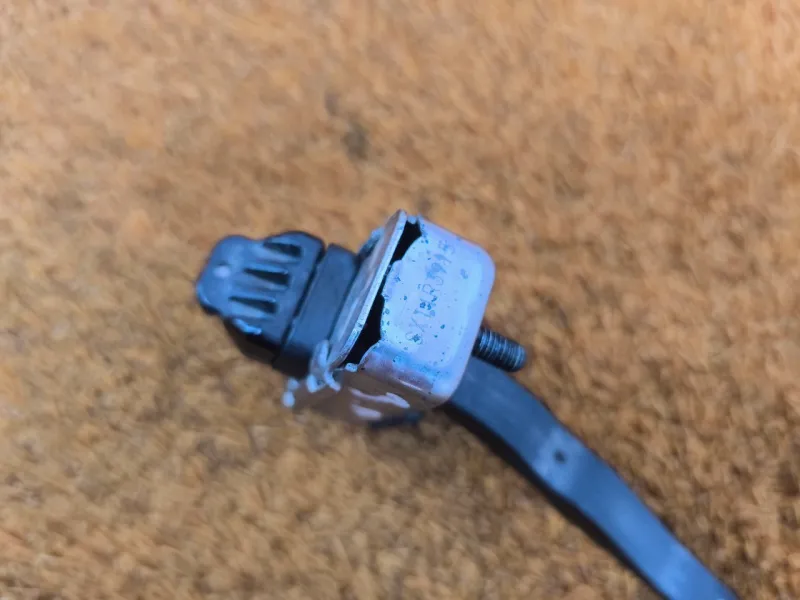 Ограничитель двери