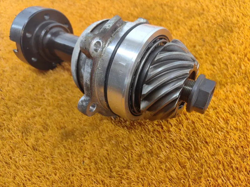 Вал приводной раздаточной коробки