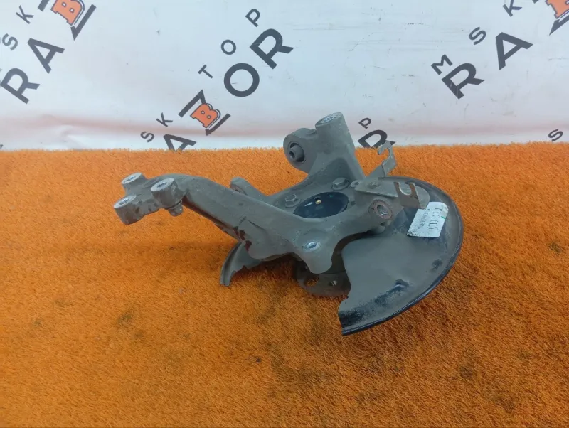 Кулак поворотный