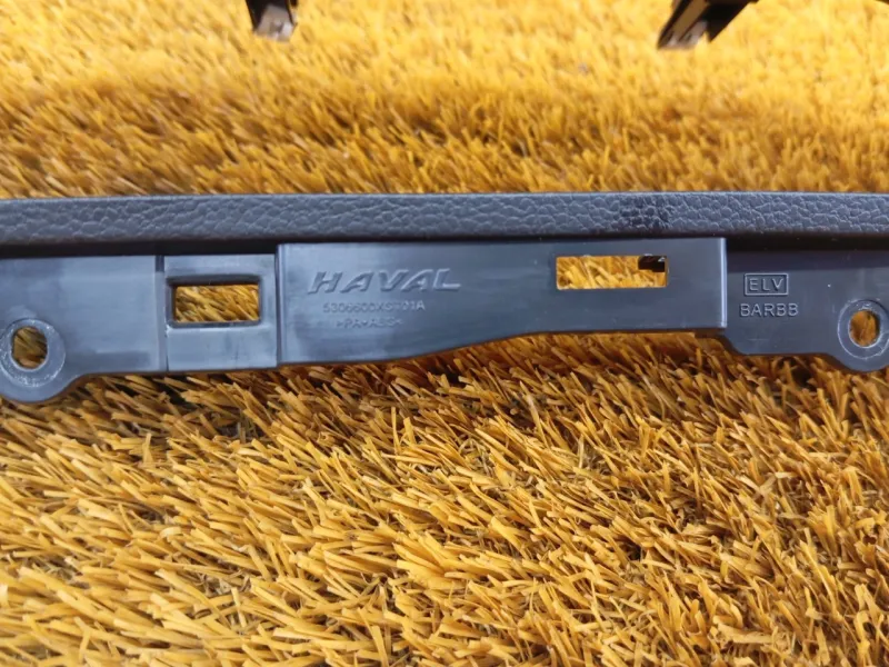 Декоративная накладка торпедо под дефлектор