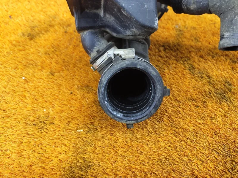 Патрубок воздушного фильтра