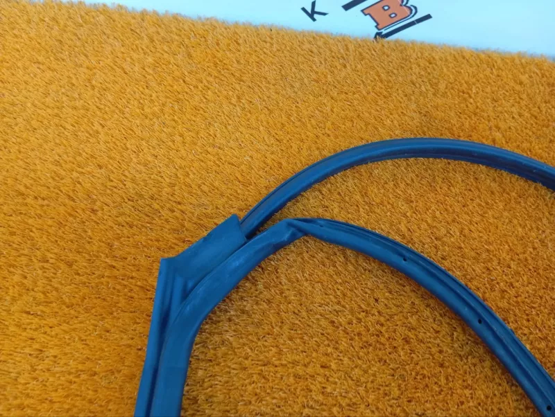 Уплотнитель двери