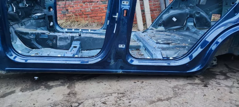 Порог с центральной стойкой