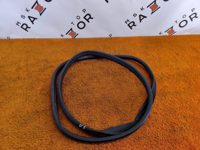 Уплотнитель проема двери