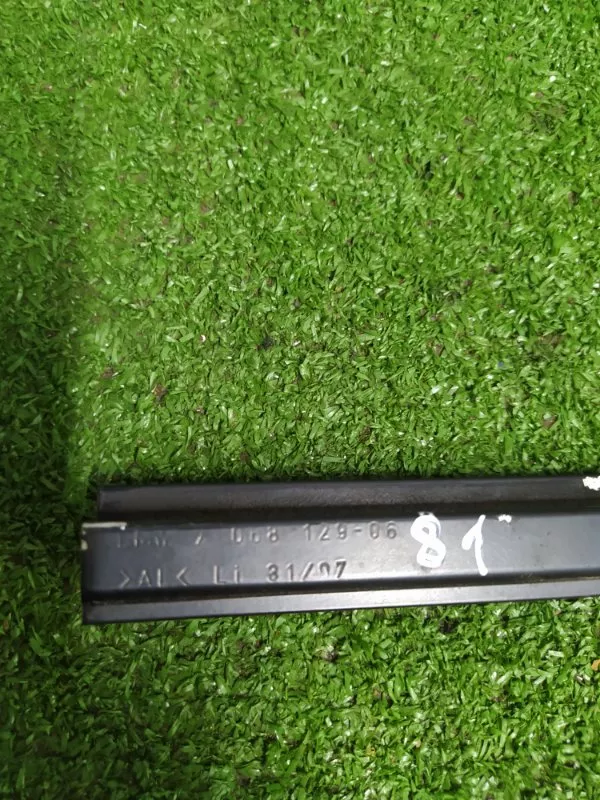 Уплотнитель стекла двери