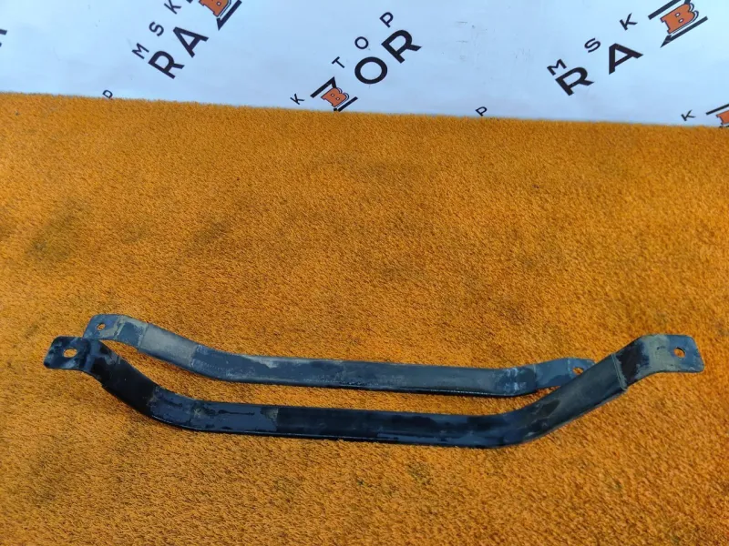 Крепление топливного бака