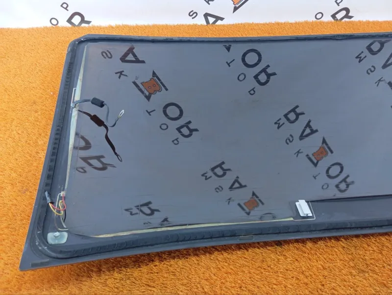 Стекло заднее