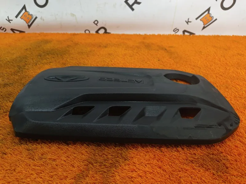 Декоративная крышка двигателя