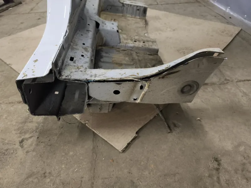 Порог с центральной стойкой