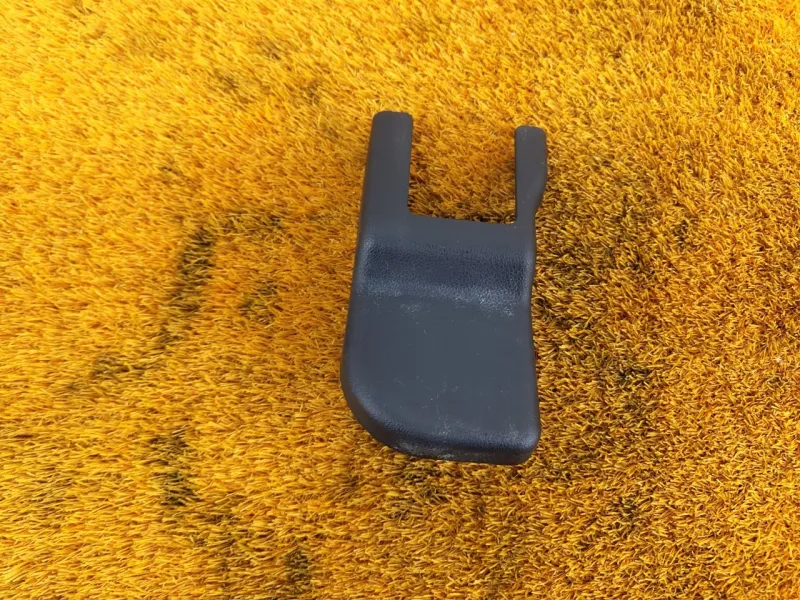 Заглушка крепления сиденья