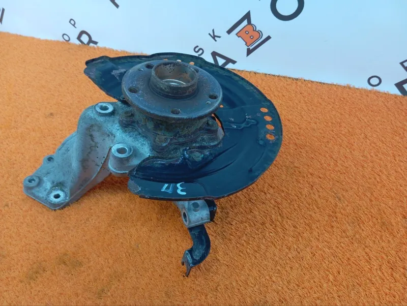 Кулак поворотный