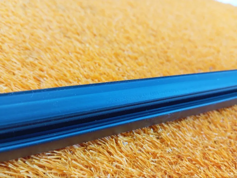 Уплотнитель стекла двери