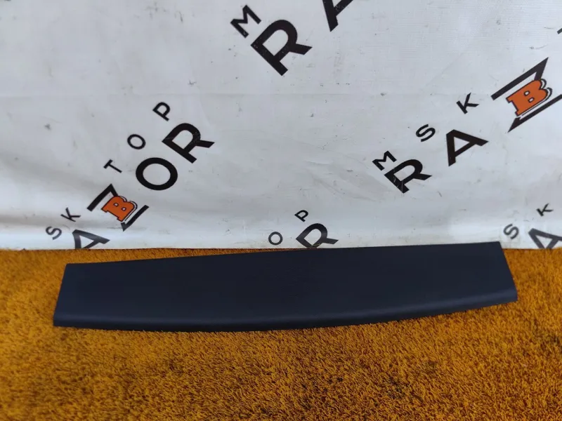 Накладка крышки багажника